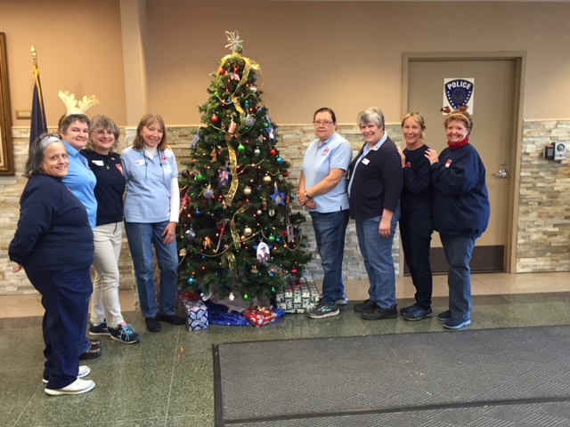 Blue Star Mothers and a soldier holding a Priority Mail Box